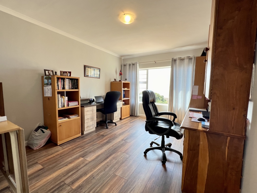 3 Bedroom Property for Sale in Wavecrest Eastern Cape